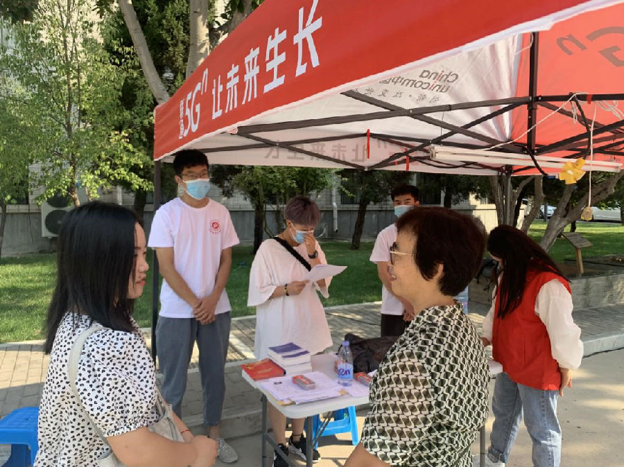 侯菊英书记在迎新现场